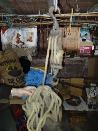 Polea triple antigua de metal/hierro