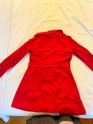 Gabardina roja Mango