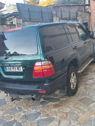 Toyota Land Cruiser dhj100