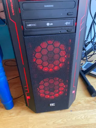 Ordenador Versus Gaming + Pantalla + Teclado