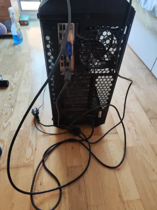 Ordenador Versus Gaming + Pantalla + Teclado