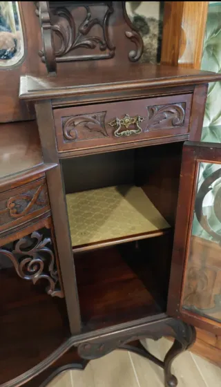 Mueble antiguo madera tallada con espejo