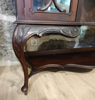 Mueble antiguo madera tallada con espejo