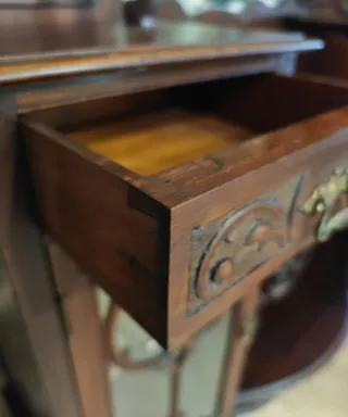 Mueble antiguo madera tallada con espejo