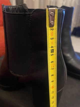 Stivaletti neri con tacco largo