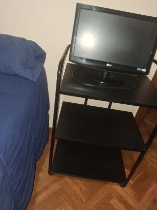 Mesa auxiliar negra para TV o librería