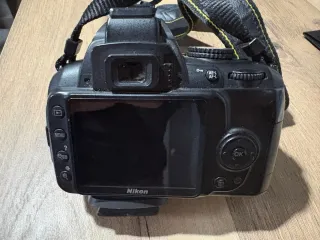 Nikon D3000 + 18-55mm VR + trípode aluminio etc...