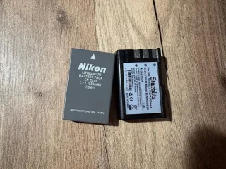 Nikon D3000 + 18-55mm VR + trípode aluminio etc...