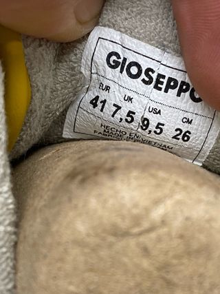 Tênis VAMO bege com malha e detalhes roxos