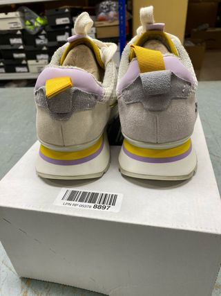 Tênis VAMO bege com malha e detalhes roxos