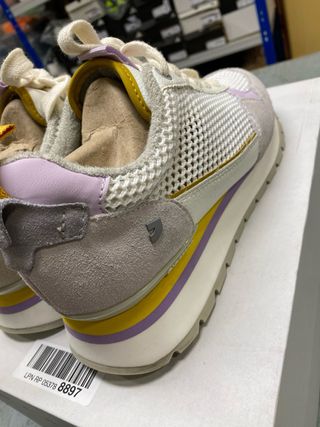 Tênis VAMO bege com malha e detalhes roxos