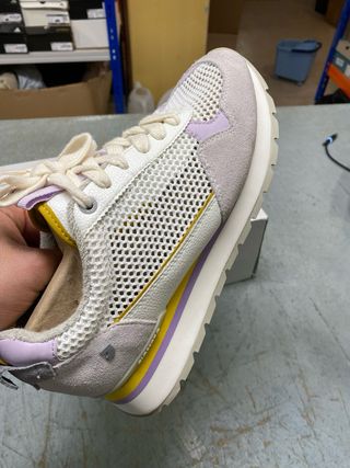 Tênis VAMO bege com malha e detalhes roxos