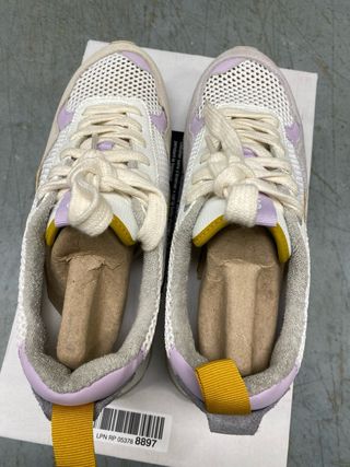 Tênis VAMO bege com malha e detalhes roxos