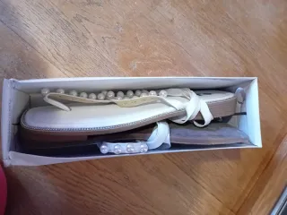 Sandálias Brancas Verão Pérolas