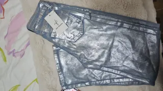 Chaqueta y vaquero plateada M/ queda a S