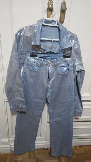 Chaqueta y vaquero plateada M/ queda a S