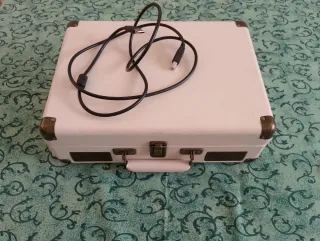 Tocadiscos da viaggio vintage nostalgico