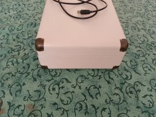 Tocadiscos da viaggio vintage nostalgico