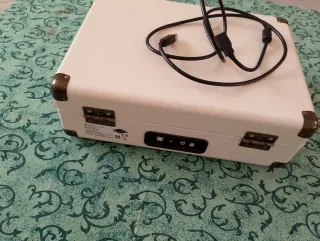 Tocadiscos da viaggio vintage nostalgico