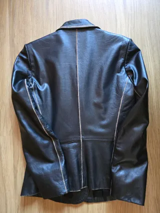 Chaqueta de cuero para mujer