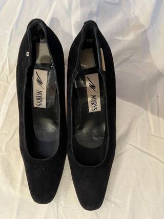 Zapatos de tacón ante negros