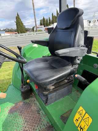 Tractor John Deere 6215 con pala