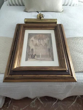 Cuadro Decorativo Marrón y Dorado y aplique.70 x58