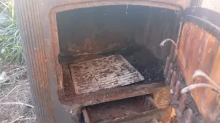 Casete de chimenea metálico