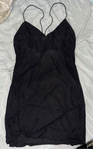 Vestido negro espalda descubierta