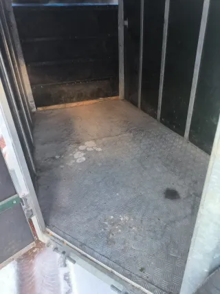 Remolque caballos , caballo y medio