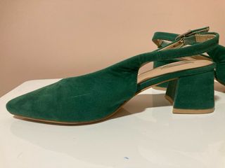 Zapatos destalonados verdes tacón ancho