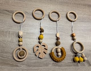 4 Colgantes Sensoriales Madera Bebé