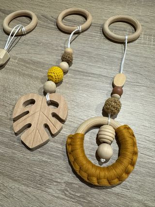 4 Colgantes Sensoriales Madera Bebé