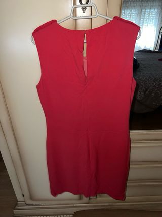 Vestido rojo Talia Style con hombros adornados