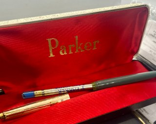 Bolígrafo Parker 12K Oro USA en estuche metalico