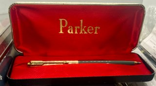 Bolígrafo Parker 12K Oro USA en estuche metalico