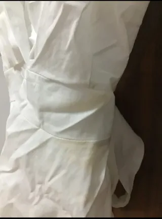 Blusa blanca cuello pico