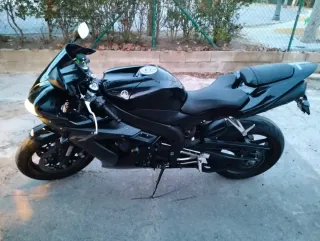 Yamaha R1 Negra