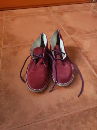 Botines de ante rojos