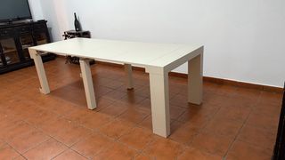Mesa extensible beige.