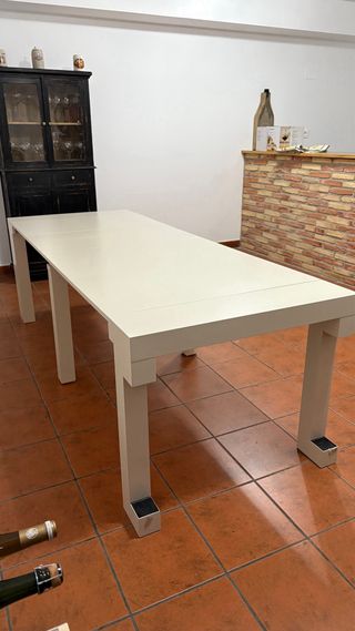 Mesa extensible beige.