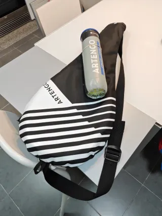 Raqueta y tubo de pelotas de tenis Artengo