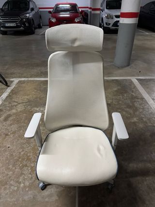Silla de oficina Ikea blanca y azul