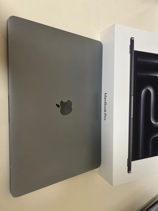 MacBook Pro 2020 Gris Espacial (caja incluida)