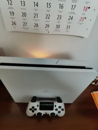 PS4 Slim Blanca + Mando DualShock 4