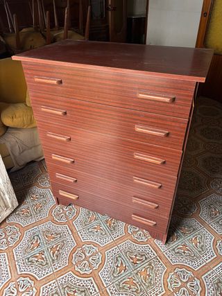 Cómoda de madera marrón