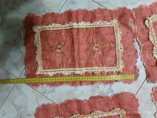 Set 4 centrini tessuto oro e corallo