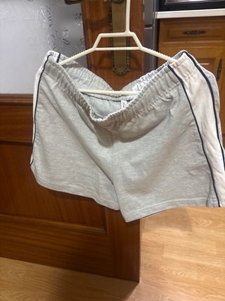Pantalón corto deportivo gris talla L