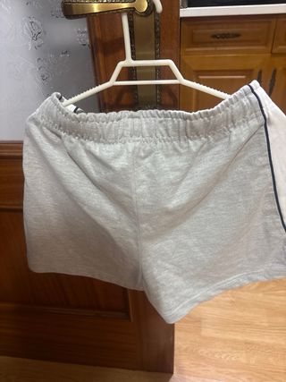 Pantalón corto deportivo gris talla L