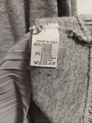 Maglia grigia con balza plissettata